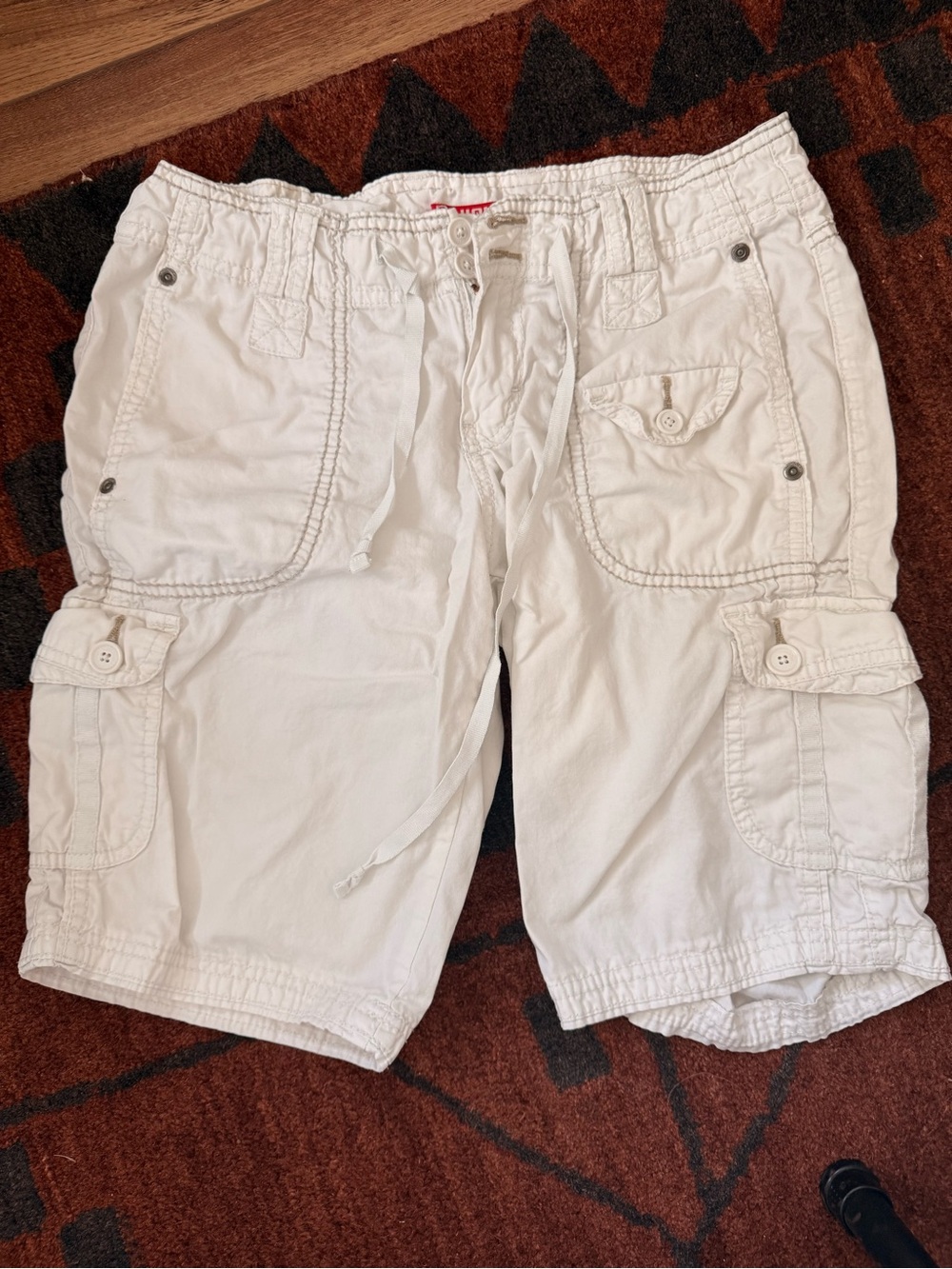 Vintage UNIONBAY Low Rise White Women's Cargo Shorts with Utility Pockets